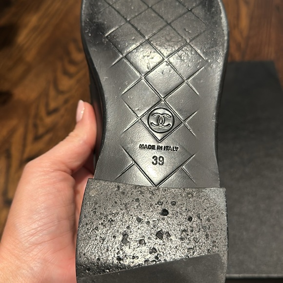 Chanel tab moccasin loafer (size 39). Excellent condition. - Picture 3 of 4